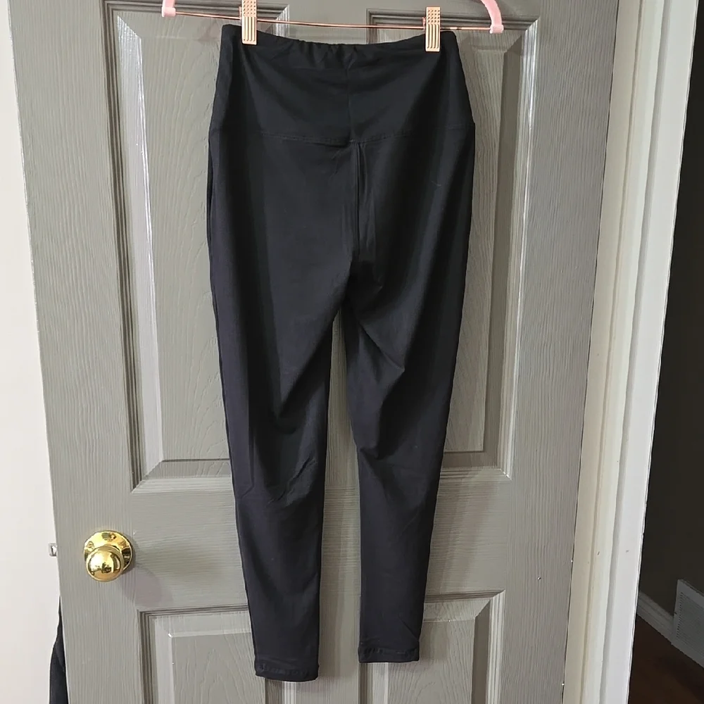 High-Waisted Black Leggings - Picture 2 of 5